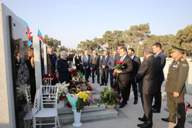 8 Noyabr – Şanlı Zəfər qələbəsinin 5-ci ildönümünü ilə əlaqədar Hərbi Memorial Məzarlıq ziyarət edilib - 08.11.2025