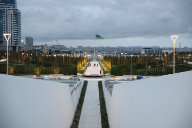 Nizami rayon ictimaiyyəti 27 Sentyabr – Anım Günündə Zəfər parkını ziyarət ediblər - 27.09.2025