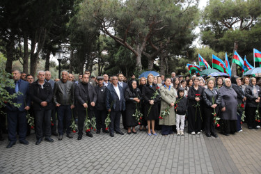 27 Sentyabr - Anım Günü ilə əlaqədar “Nizami rayonu Vətən Müharibəsi Şəhidləri" memorial kompleksi önündə tədbir keçirilib - 27.09.2025