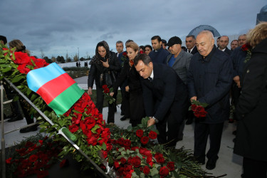 Nizami rayon ictimaiyyəti 27 Sentyabr – Anım Günündə Zəfər parkını ziyarət ediblər - 27.09.2025