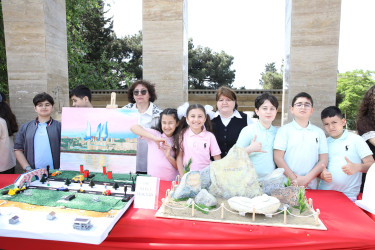 II Makeathon Nizami Festivalında rayon məktəbliləri və gənclərinin “Smart city” və “Sərbəst layihə” istiqamətləri üzrə hazırladıqları layihələr nümayiş etdirilib - 15.05.2026