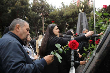27 Sentyabr - Anım Günü ilə əlaqədar “Nizami rayonu Vətən Müharibəsi Şəhidləri" memorial kompleksi önündə tədbir keçirilib - 27.09.2025