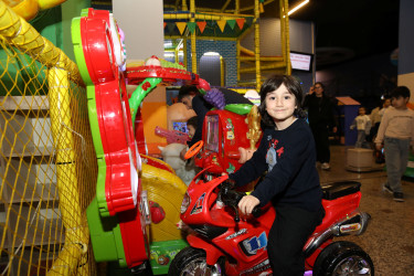 Nizami rayonunda şəhid və qazi övladları üçün bayram şənliyi  - 27.12.2025