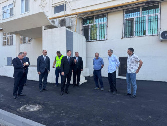 Nizami Rayon İcra Hakimiyyətinin başçısı Tofiq Abbasov küçəsi 39 ünvanında aparılan təmir işləri ilə tanış olub - 25.08.2025
