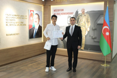 Nizami Rayon İcra Hakimiyyətinin başçısı beynəlxalq olimpiadalarda qalib olan rayon gəncləri ilə görüşüb - 22.08.2025