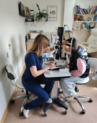 Modern Hospitalda Zərifə xanım Əliyevanın doğum günü ərəfəsində məktəblilər üçün pulsuz göz müayinəsi təşkil olunub - 17.04.2026